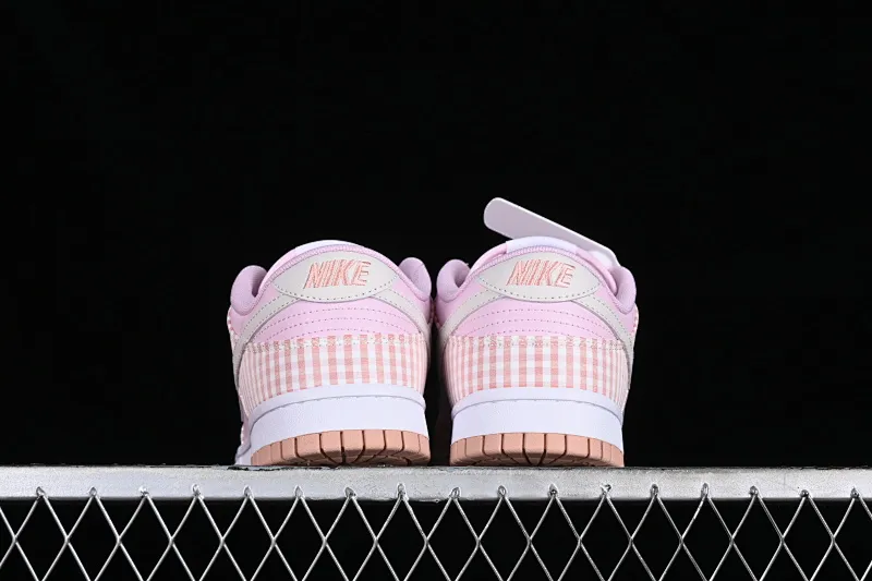 All categories Nk SB Dunk series Nk SB Dunk Low low-top sneakers Nk Dunk Low "Pink Gingham" pink seersucker color SB low-top casual sneakers FB9881-600